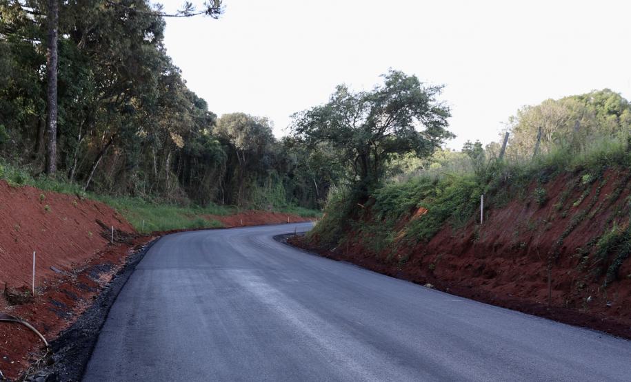 Com apoio do Estado, Teixeira Soares pavimenta centenária Estrada da Gruta