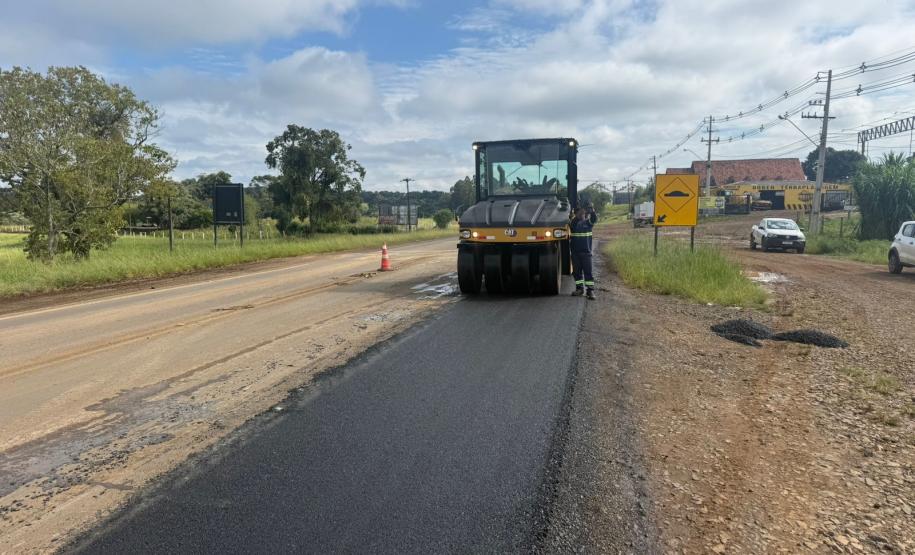DER/PR recupera acostamentos da PR-170 no perímetro urbano de Pinhão
