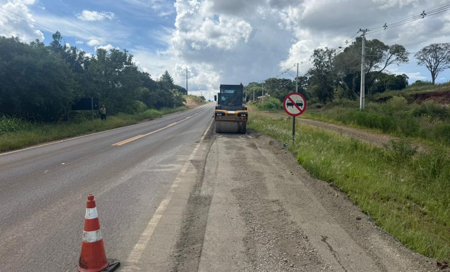 DER/PR recupera acostamentos da PR-170 no perímetro urbano de Pinhão