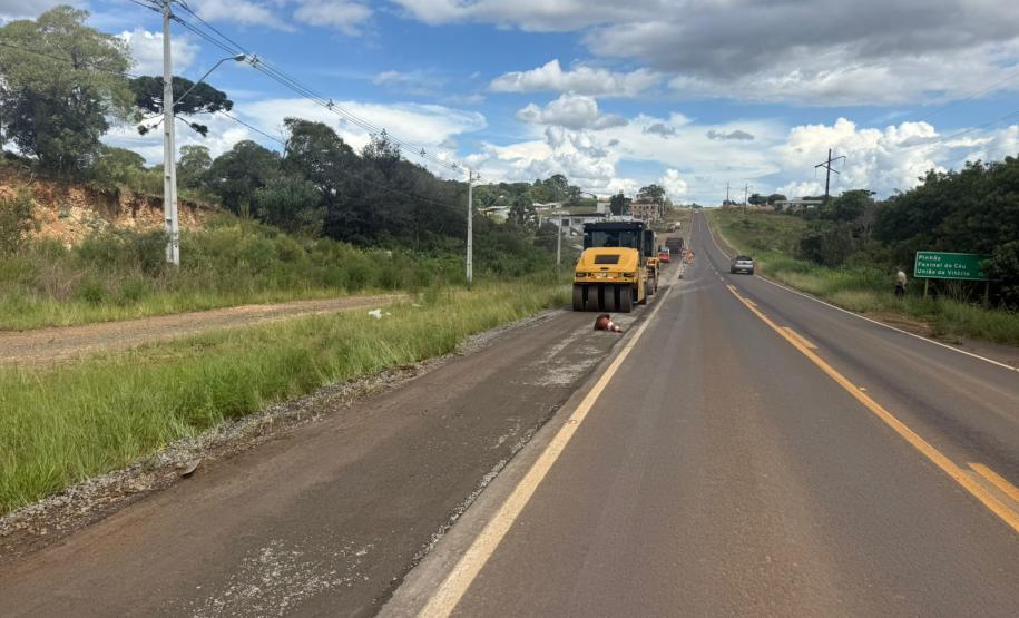 DER/PR recupera acostamentos da PR-170 no perímetro urbano de Pinhão