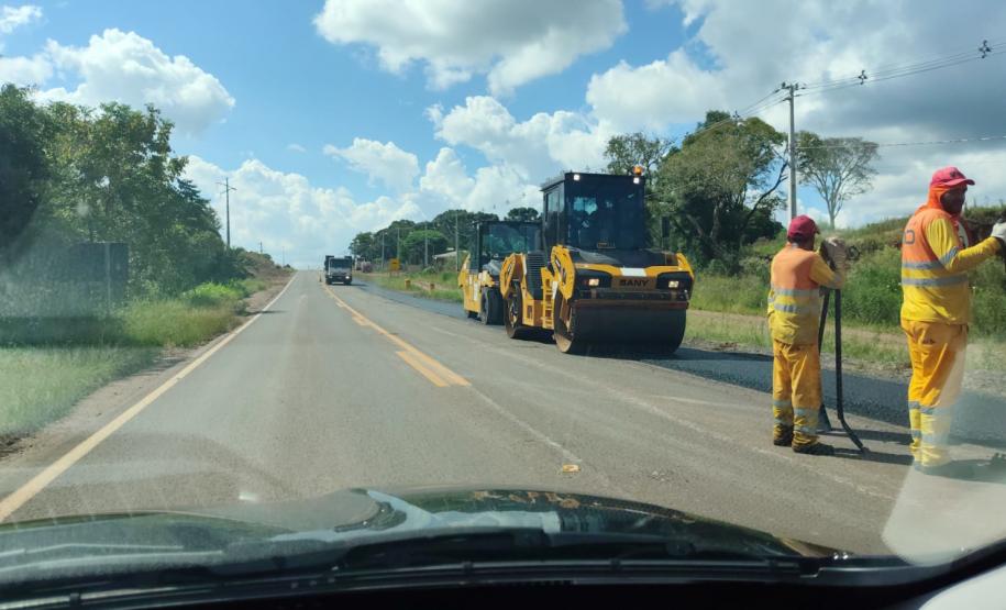 DER/PR recupera acostamentos da PR-170 no perímetro urbano de Pinhão