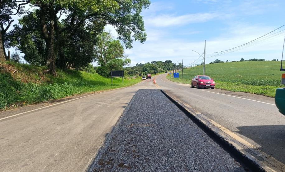 DER/PR executa serviços de conservação na PR-180 entre Marmeleiro e Santa Catarina