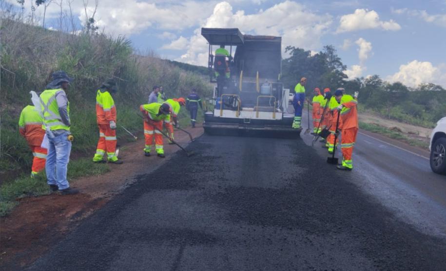 DER/PR recupera PR-439 entre Ribeirão do Pinhal e Santo Antônio da Platina