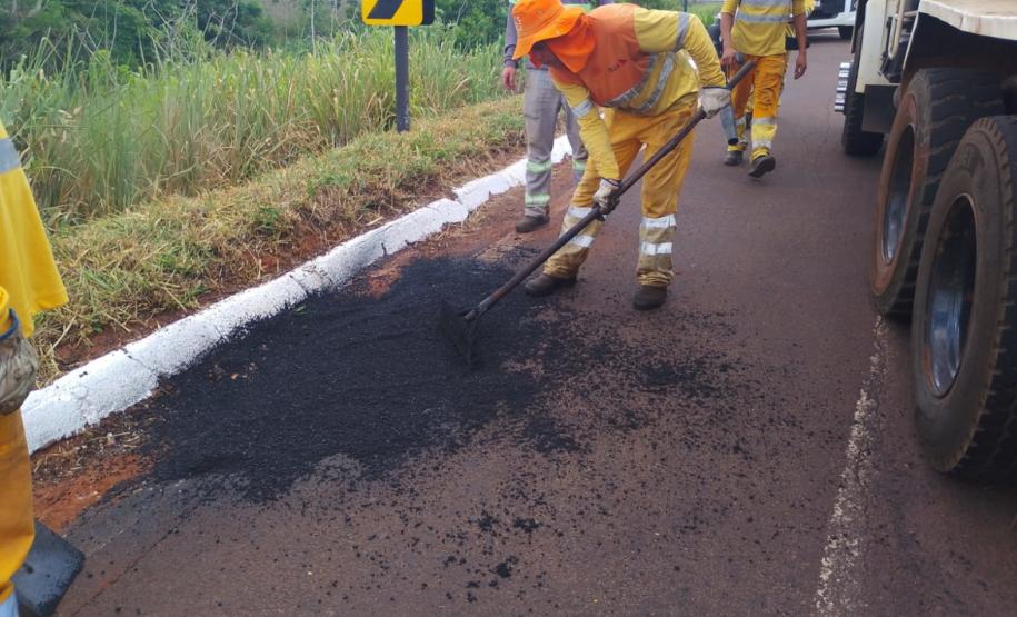 DER/PR começa a realizar melhorias no pavimento em rodovia entre Altônia e Iporã