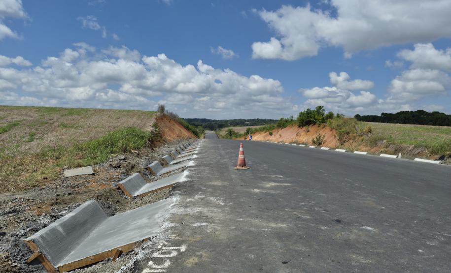 Pavimentação de nova rodovia em Rebouças chega a 36% de execução
