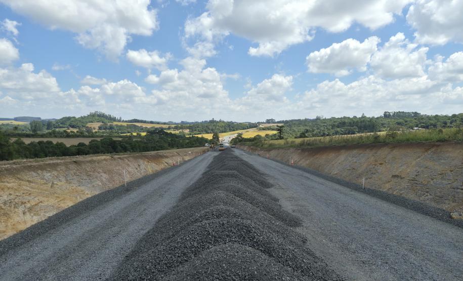 Pavimentação de nova rodovia em Rebouças chega a 36% de execução