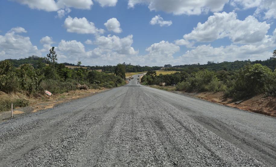 Pavimentação de nova rodovia em Rebouças chega a 36% de execução