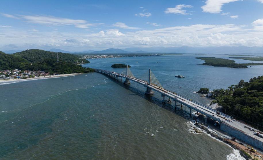 23 dias para a inauguração: mastros da Ponte de Guaratuba não têm mais andaimes