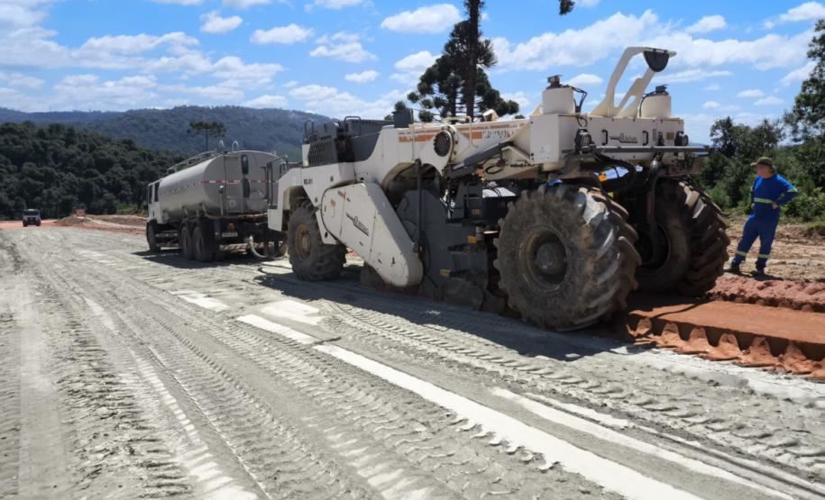 Pavimentação da PR-092 em Doutor Ulysses entra em nova etapa