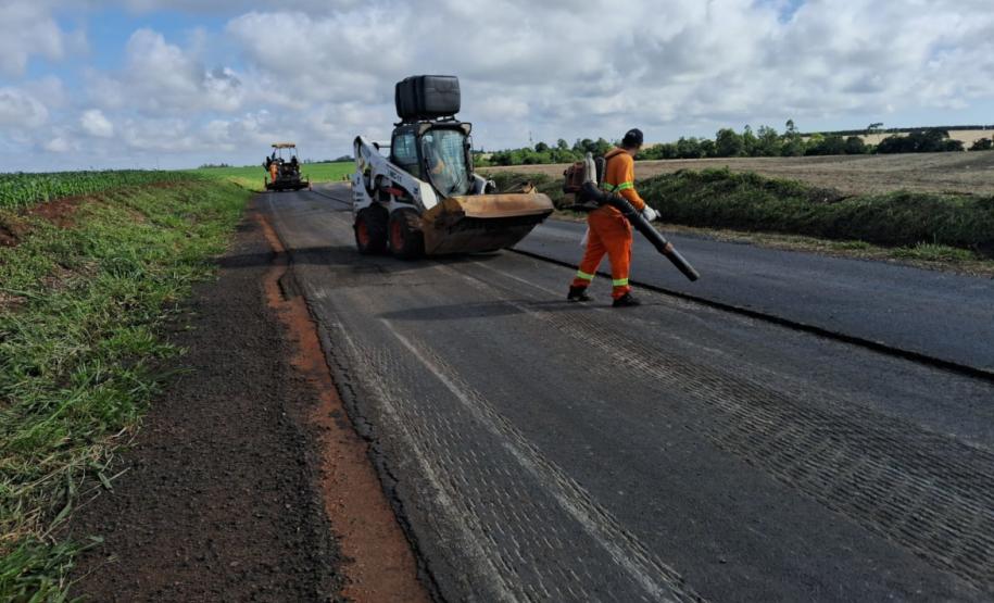 DER/PR recupera PR-218 entre Santo Antônio do Paraíso e São Sebastião da Amoreira