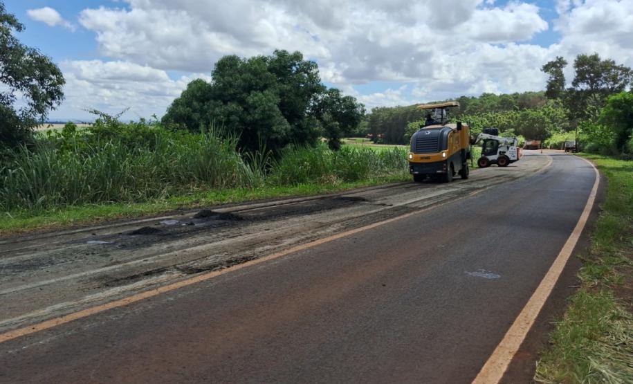 DER/PR recupera PR-218 entre Santo Antônio do Paraíso e São Sebastião da Amoreira