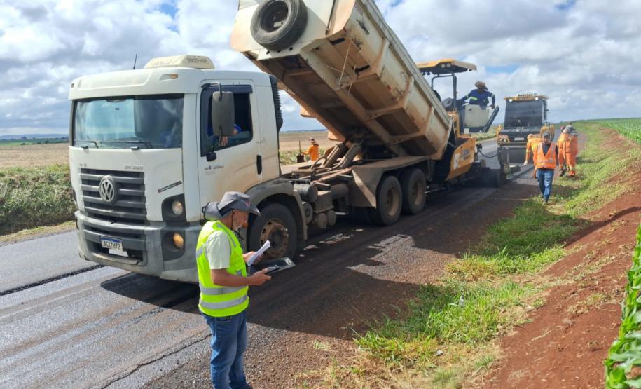 DER/PR recupera PR-218 entre Santo Antônio do Paraíso e São Sebastião da Amoreira