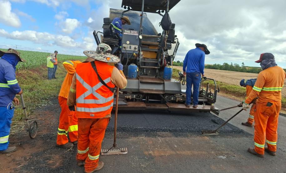 DER/PR recupera PR-218 entre Santo Antônio do Paraíso e São Sebastião da Amoreira