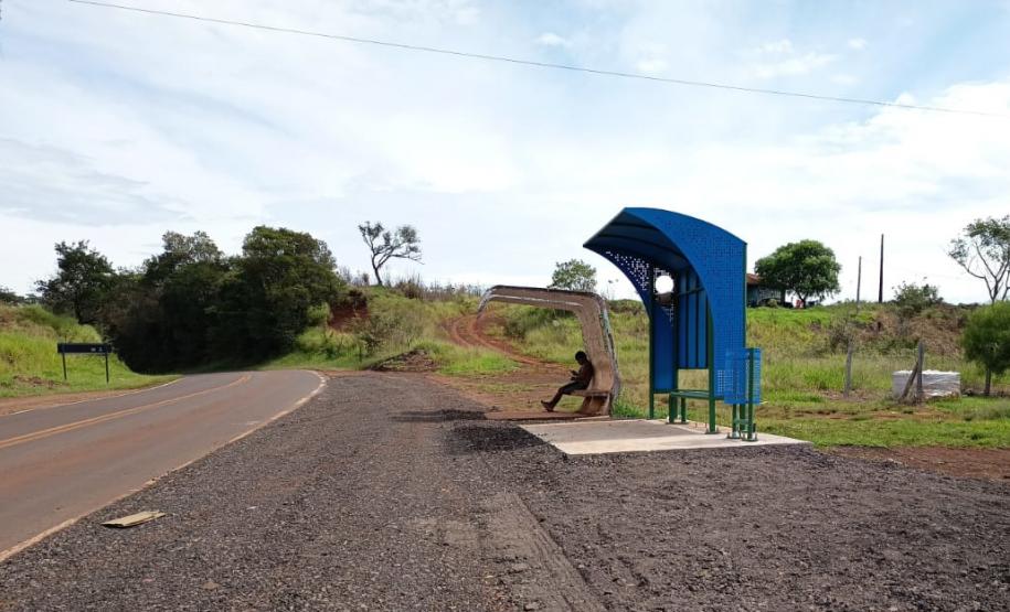 DER/PR testa abrigos de parada de ônibus que combinam tecnologia e acessibilidade
