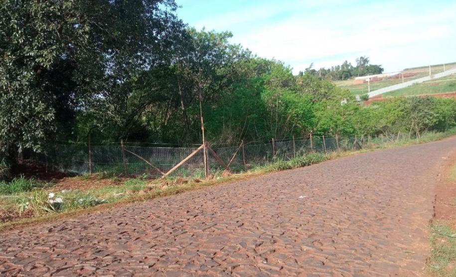 DER/PR doa 21 mil m² de pedras poliédricas a Cafelândia para melhoria de estradas rurais