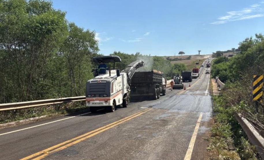 DER/PR promove melhorias em acesso a ponte entre Godoy Moreira e São João do Ivaí
