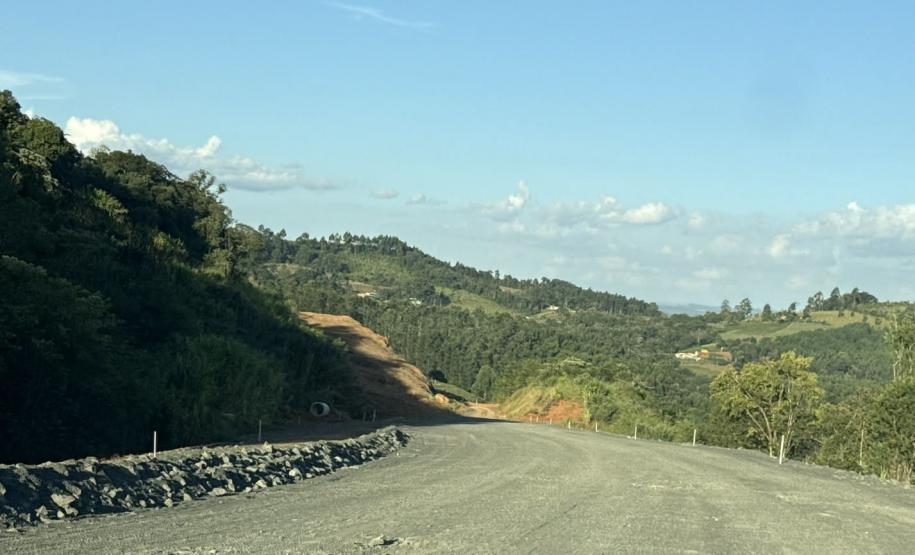 Obra de R$ 187 milhões, pavimentação de rodovia entre Imbaú e Reserva avança