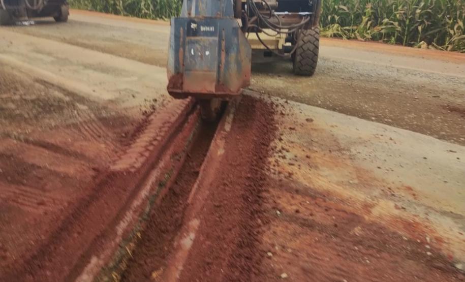 PR-537 entre Bela Vista do Paraíso e Florestópolis recebe serviços de conservação
