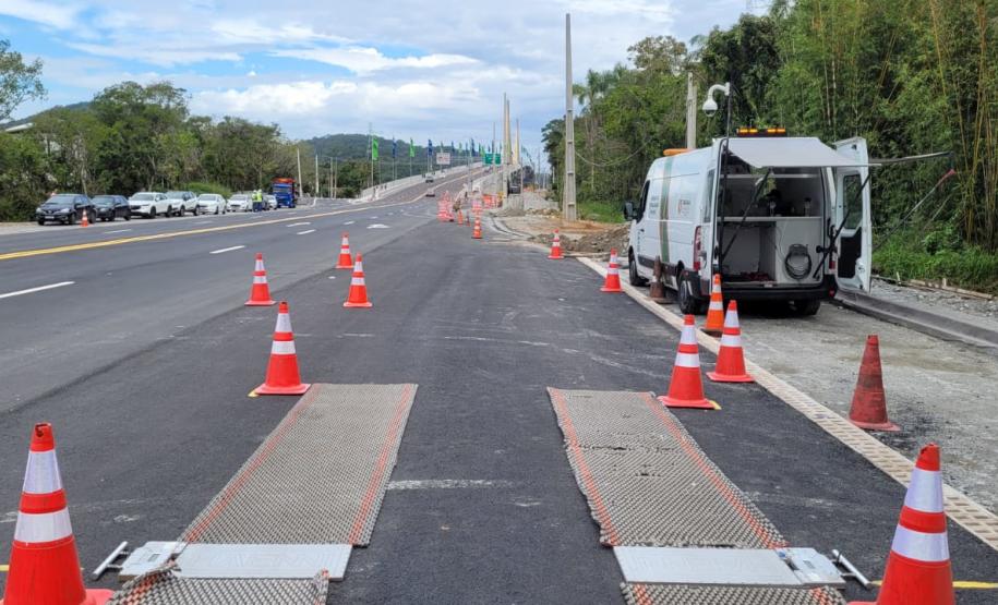 Balanças rodoviárias do DER/PR ajudam a fiscalizar excesso de carga de caminhões no Litoral