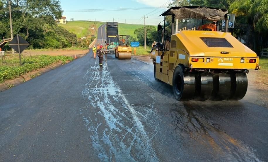 DER/PR reforça pavimento da rodovia PR-566 em Itapejara d’Oeste