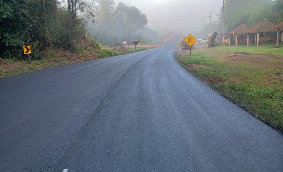 DER/PR reforça pavimento da rodovia PR-566 em Itapejara d’Oeste