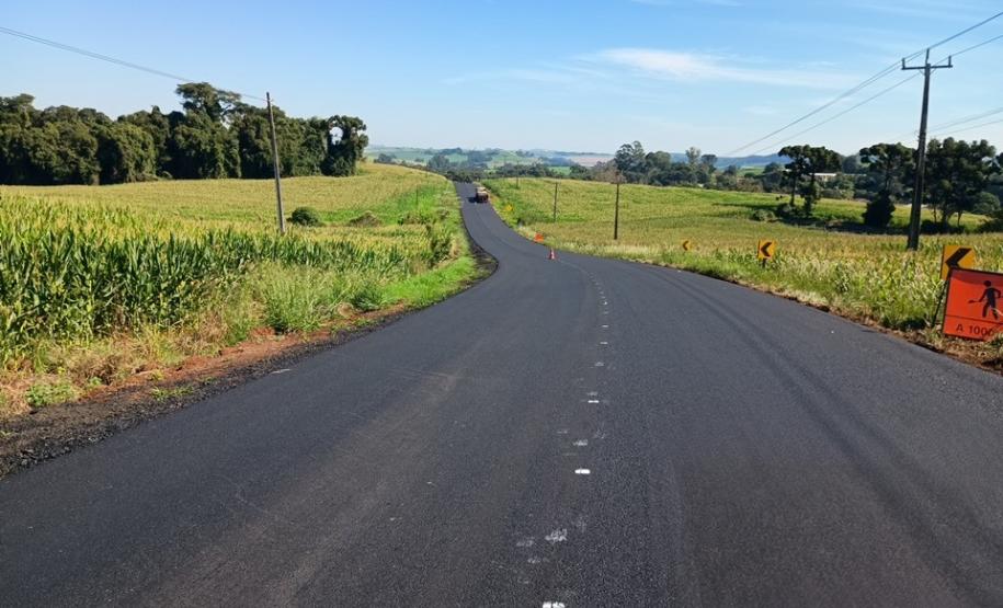 DER/PR reforça pavimento da rodovia PR-566 em Itapejara d’Oeste