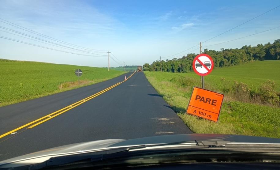 DER/PR reforça pavimento da rodovia PR-566 em Itapejara d’Oeste