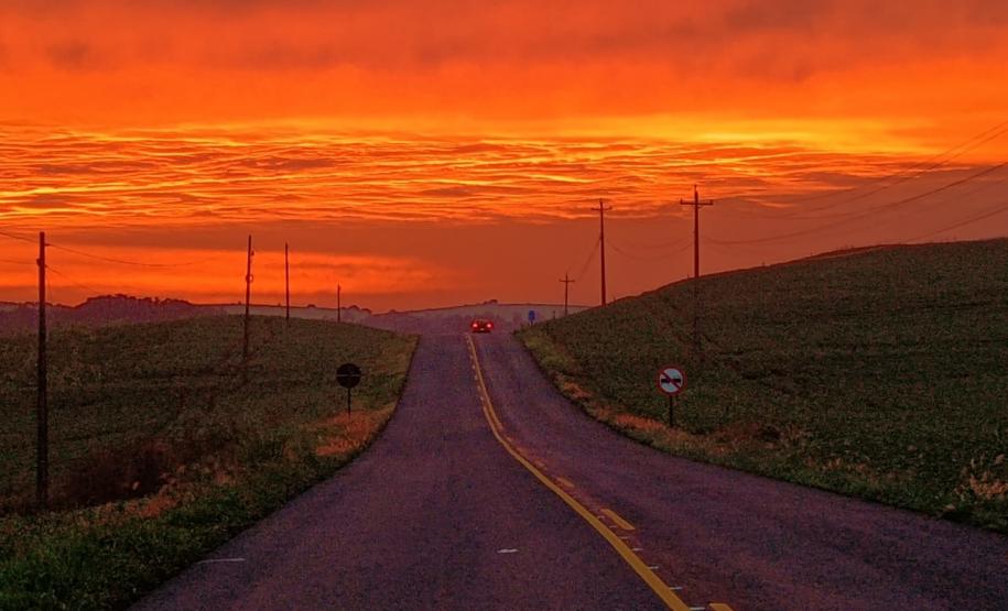 DER/PR reforça pavimento da rodovia PR-566 em Itapejara d’Oeste