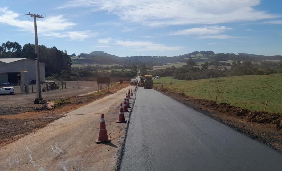 PR-884 entre Marmeleiro e Renascença recebe serviços de conservação do pavimento