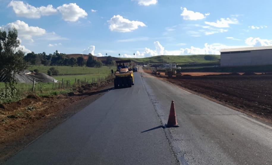 PR-884 entre Marmeleiro e Renascença recebe serviços de conservação do pavimento