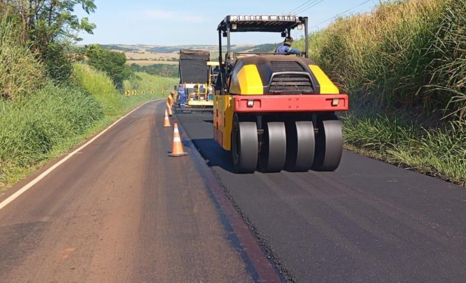 DER/PR reforça o pavimento da PR-090 entre Sertanópolis e Bela Vista do Paraíso