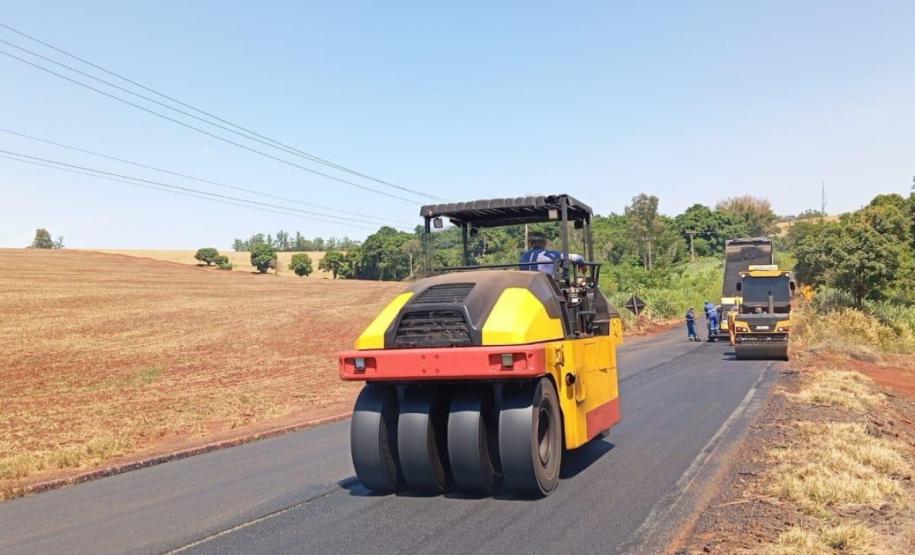 DER/PR reforça o pavimento da PR-090 entre Sertanópolis e Bela Vista do Paraíso