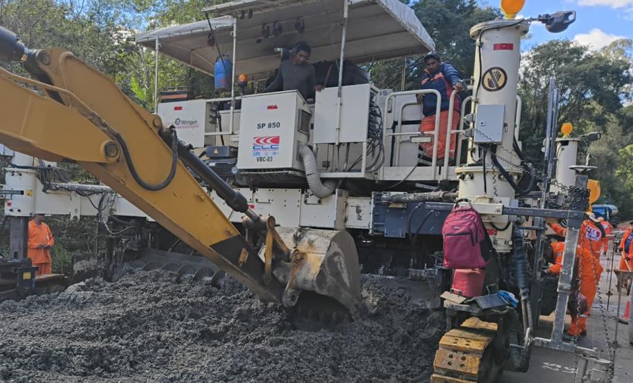 Obra de concreto em rodovias entre Nova Tebas e Pitanga avança em terraplenagem
