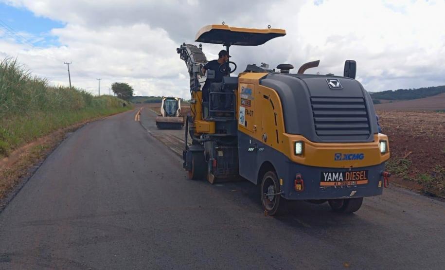 DER/PR reforça o pavimento da PR-090 entre Sertanópolis e Bela Vista do Paraíso
