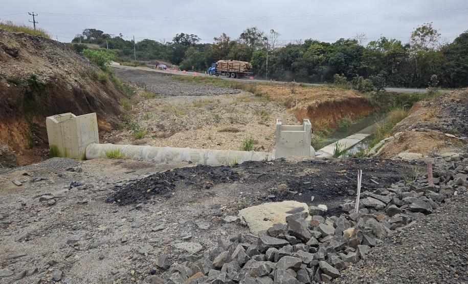 Obra de pavimentação da PR-364 em Irati é retomada após conclusão de estudo sobre fósseis