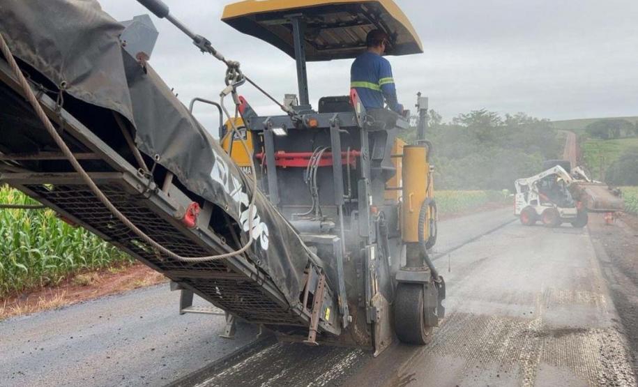DER/PR realiza serviços de conservação em rodovia entre Sertanópolis e Primeiro de Maio