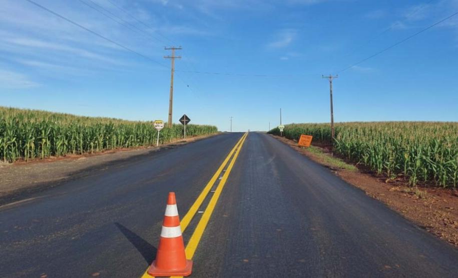 DER/PR realiza serviços de conservação em rodovia entre Sertanópolis e Primeiro de Maio