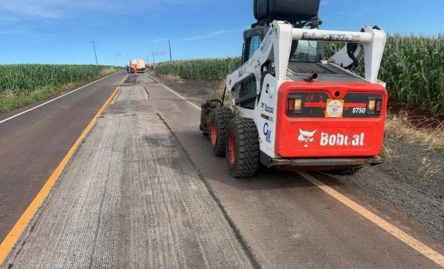 DER/PR realiza serviços de conservação em rodovia entre Sertanópolis e Primeiro de Maio