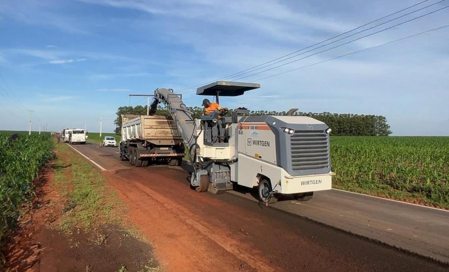 PR-445 entre Bela Vista do Paraíso e Primeiro de Maio recebe melhorias no pavimento