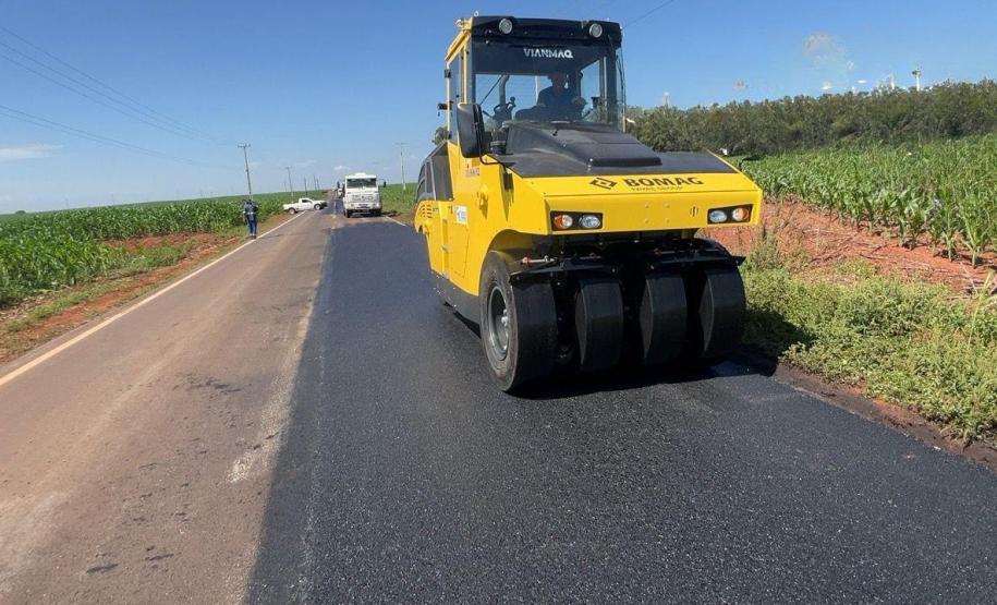 PR-445 entre Bela Vista do Paraíso e Primeiro de Maio recebe melhorias no pavimento