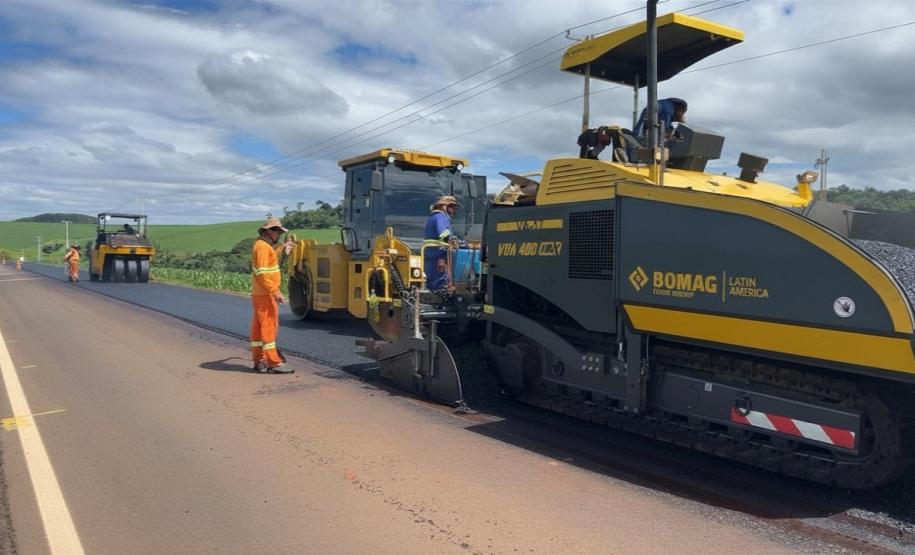 PR-445 entre Bela Vista do Paraíso e Primeiro de Maio recebe melhorias no pavimento