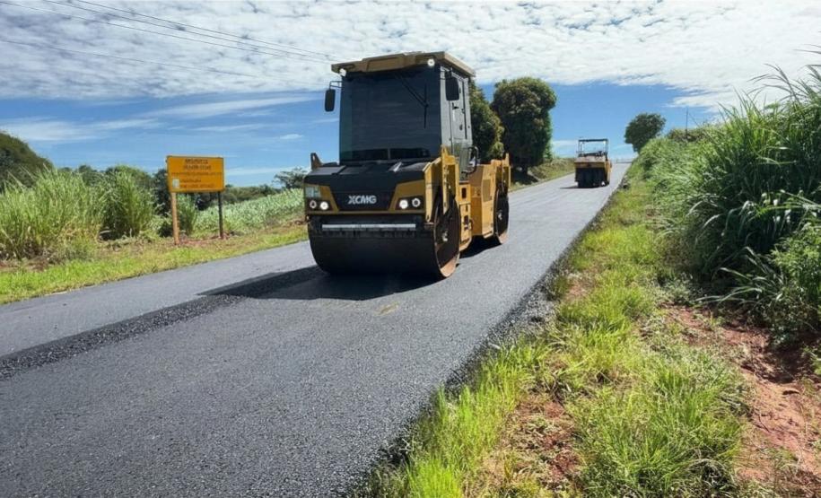 PR-445 entre Bela Vista do Paraíso e Primeiro de Maio recebe melhorias no pavimento