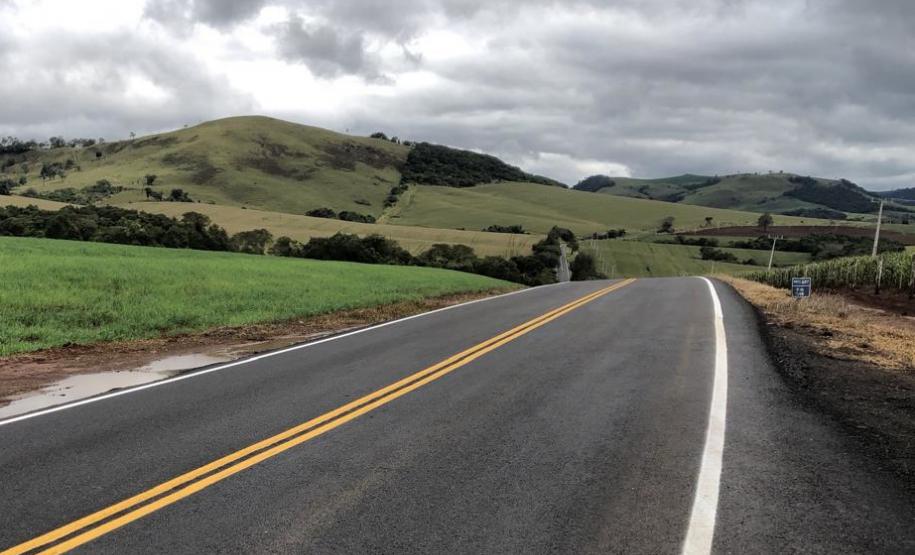Rodovia de Manoel Ribas recebe reforço no pavimento em trecho de 24,35 km