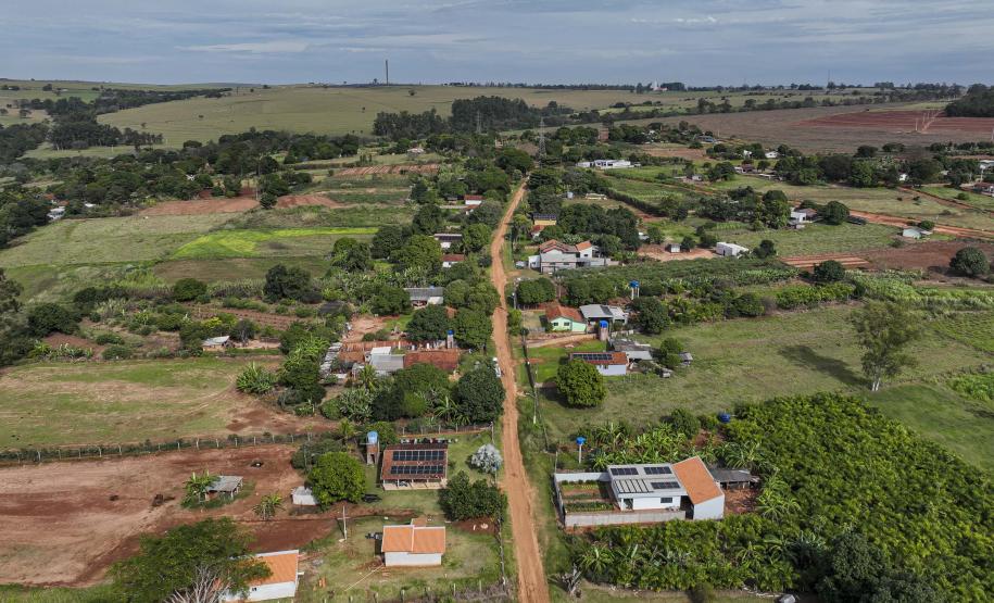 Em Cidade Gaúcha, Estado investe R$ 22,1 milhões para pavimentar maior vila rural do Paraná