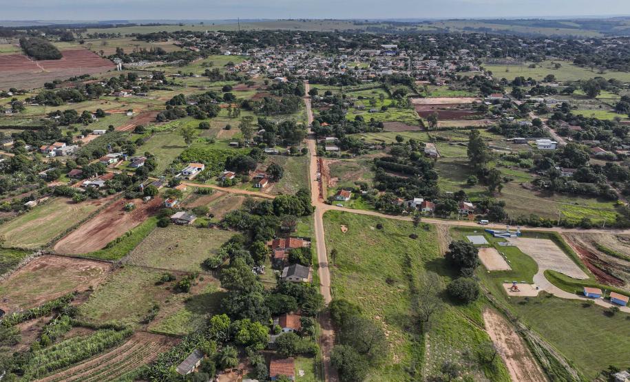 Em Cidade Gaúcha, Estado investe R$ 22,1 milhões para pavimentar maior vila rural do Paraná