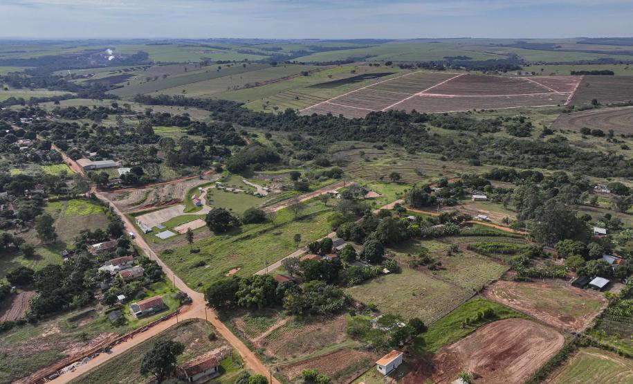 Em Cidade Gaúcha, Estado investe R$ 22,1 milhões para pavimentar maior vila rural do Paraná
