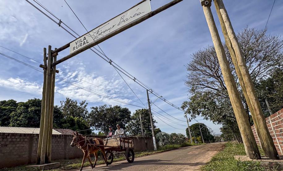 Em Cidade Gaúcha, Estado investe R$ 22,1 milhões para pavimentar maior vila rural do Paraná