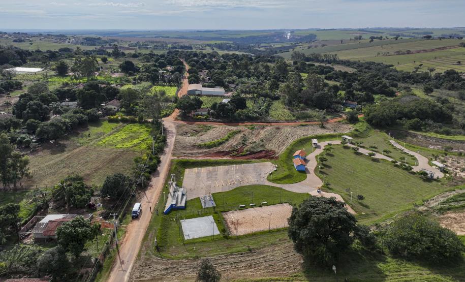 Em Cidade Gaúcha, Estado investe R$ 22,1 milhões para pavimentar maior vila rural do Paraná