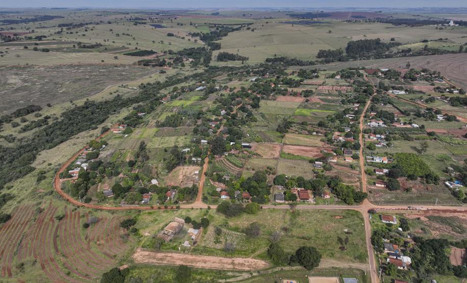 Em Cidade Gaúcha, Estado investe R$ 22,1 milhões para pavimentar maior vila rural do Paraná
