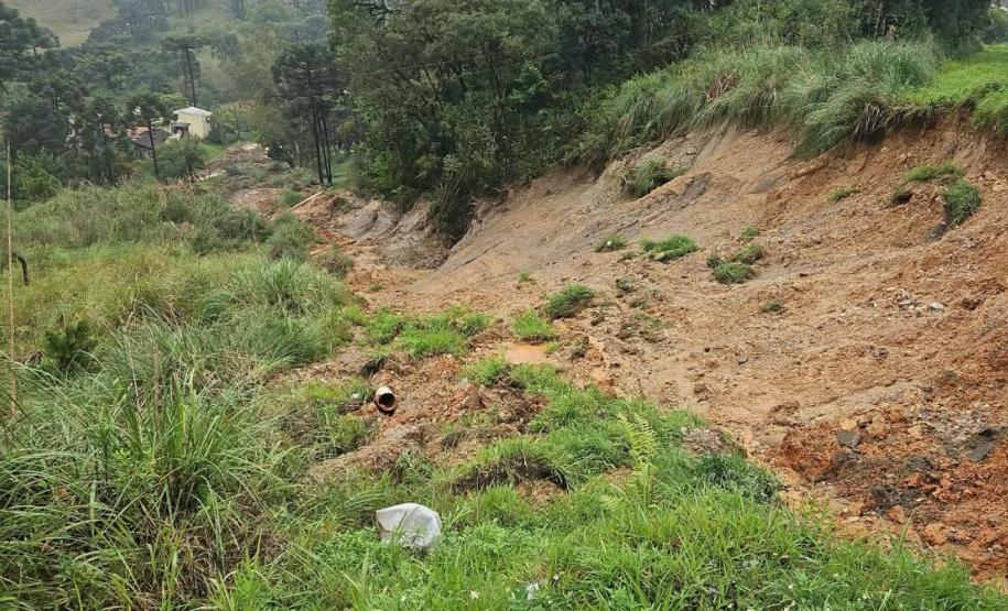 DER/PR contrata obra emergencial para recuperar erosão na Rodovia dos Minérios